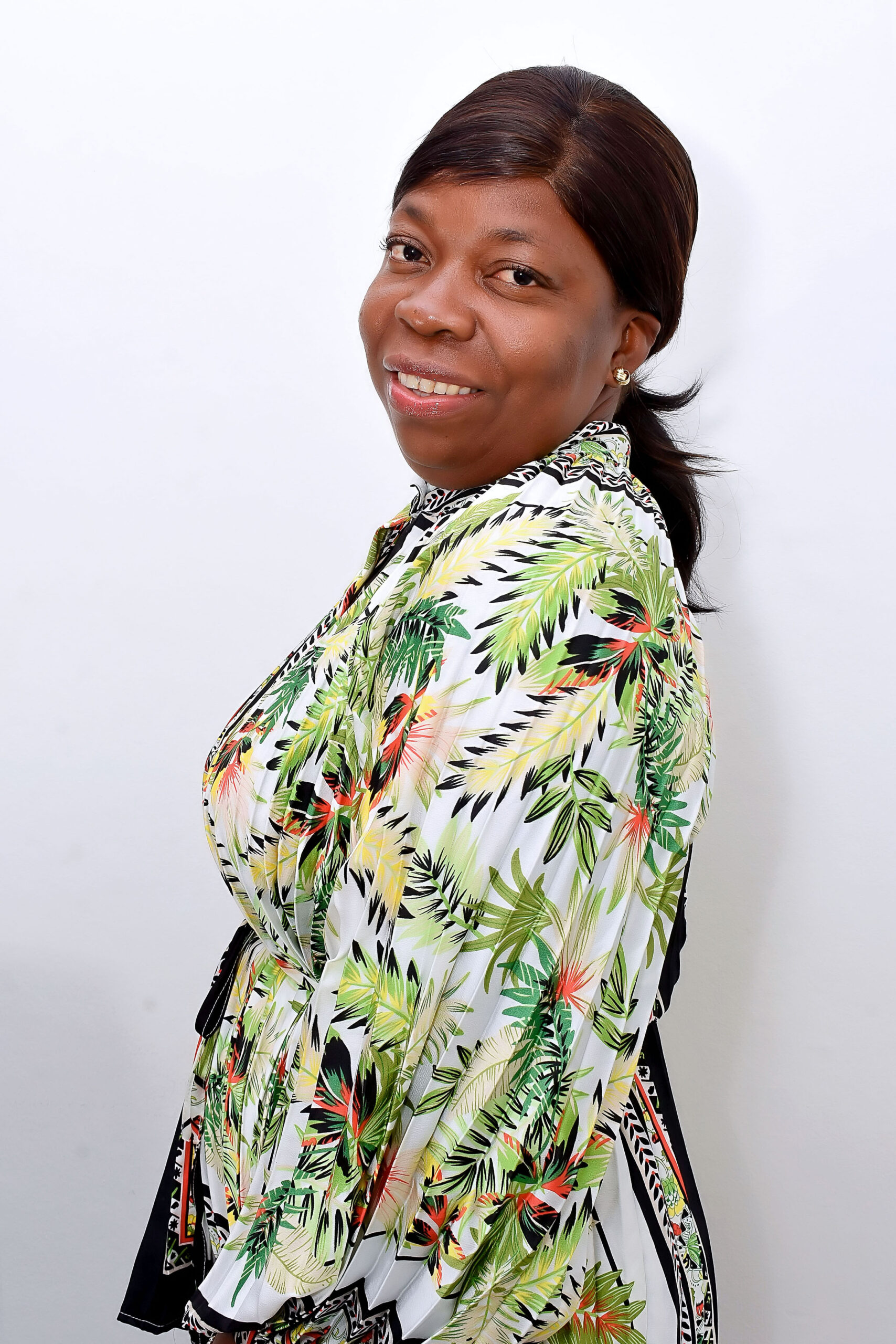 Laurinda Katambi - Técnica de Higiene e Limpeza